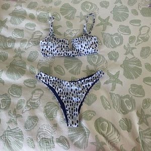 Blue and white patterned bikini S